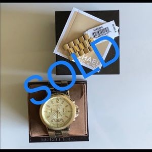 SOLD ✨Michael Kors Oversized Gold Watch✨